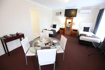 Family Room, Multiple Beds, Refrigerator & Microwave, Ground Floor