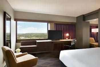 Classic Room, 1 King Bed, City View