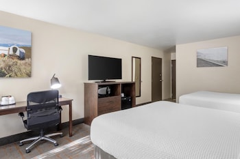 Standard Room, 2 Queen Beds, Accessible, Patio