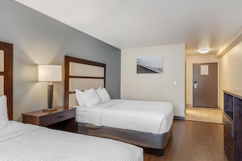 Standard Room, 2 Queen Beds, Non Smoking, Refrigerator & Microwave (Pet Friendly)