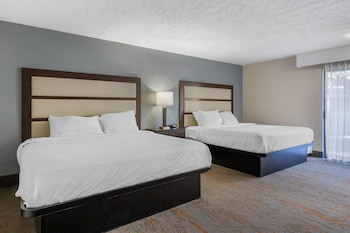 Standard Room, Multiple Beds, Non Smoking, Patio (1st Floor)