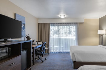 Standard Room, 2 Queen Beds, Non Smoking, Patio (1st Floor)