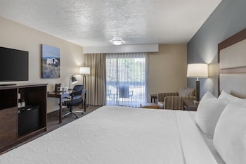 Standard Room, 1 King Bed, Non Smoking, Balcony (2nd Floor)