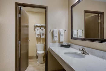 Standard Room, Multiple Beds, Non Smoking, Patio (1st Floor)
