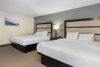 Standard Room, Multiple Beds, Non Smoking, Patio (1st Floor)