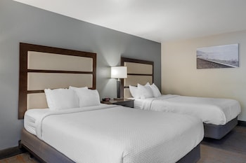 Standard Room, 2 Queen Beds, Non Smoking, Patio (1st Floor)