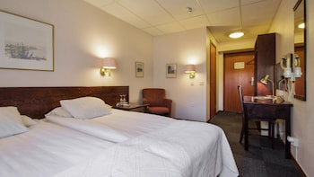 Economy Double Room, 2 Twin Beds, Non Smoking