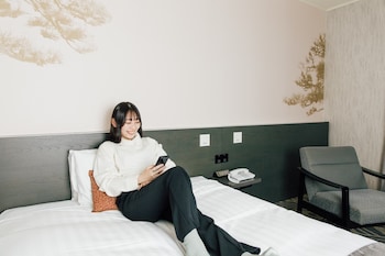 Superior Single Room, Non Smoking (23sqm, Bed width 140cm)