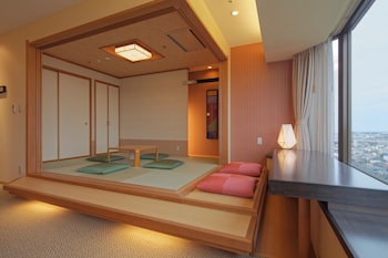 Residential suite, Non smoking, For 3 or more guests, the futon setup will be a self-service.