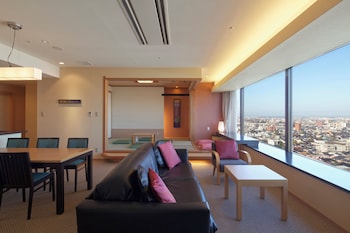Residential suite, Non smoking, For 3 or more guests, the futon setup will be a self-service.