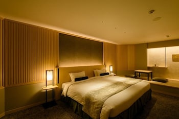 Premier Twin Room(1 futon added for 4 people)Exclusive Club Lounge Access (46sqm, Bed width 120cm)