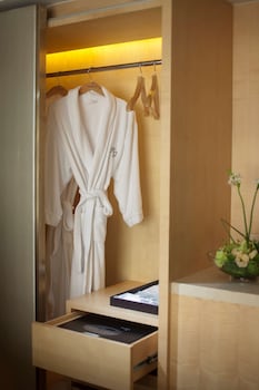 Crown Premier Room