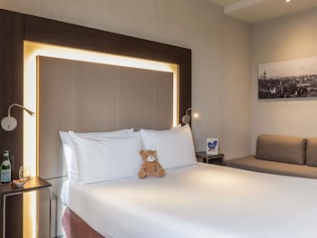 Standard Room, 1 Queen Bed with Sofa bed