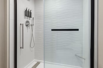 Suite, 1 Bedroom (Mobility Accessible, Roll-in Shower)
