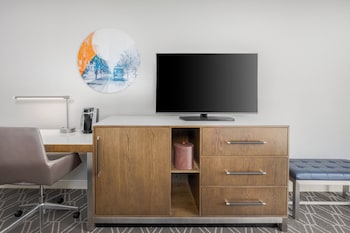 Premium Room, 1 King Bed, Accessible, Non Smoking (Mobility, Communications)