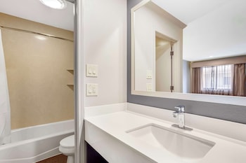Standard Room, 1 Queen Bed, Non Smoking, Refrigerator & Microwave