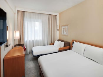 Executive Room, 1 Queen Bed with Sofa bed