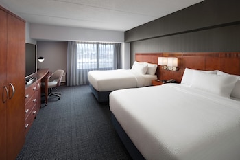 Room, 2 Queen Beds, Accessible Bathtub