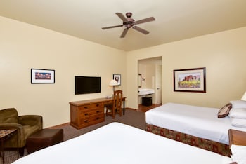 Deluxe Room, 2 Queen Beds, Fireplace