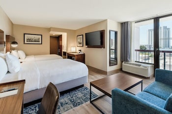 Deluxe Room, 2 Double Beds, Corner (Balcony)