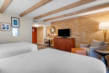 Room, 2 Double Beds, River View