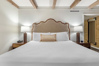 Standard Room, 1 Queen Bed