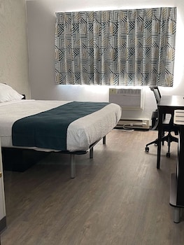 Standard Room, 1 Queen Bed, Non Smoking
