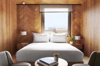 Deluxe Room, 1 King Bed