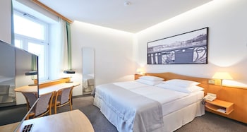 Room, 1 Double Bed, Bathtub