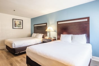 Standard Room, 2 Queen Beds, Non Smoking (Accessible Tub)