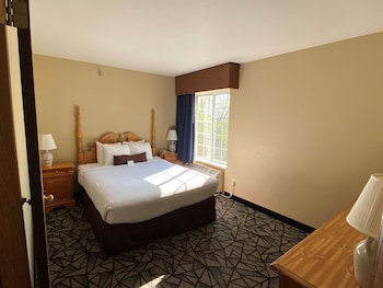 Suite, 2 Queen Beds, Non Smoking, Refrigerator & Microwave (with Sofabed)