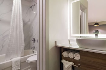 Suite, 2 Queen Beds, Non Smoking