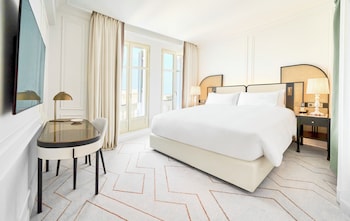Classic Room, 1 King Bed, Balcony, City View