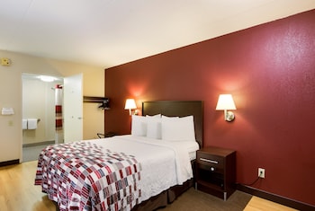 Standard Room, 1 King Bed, Accessible (Smoke Free)