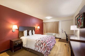 Standard Room, 1 King Bed, Accessible (Smoke Free)