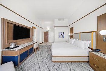 Room, 1 King Bed, Accessible (Mobility & Hearing, Roll-in Shower)