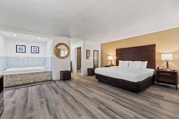 Suite, 1 King Bed, Non Smoking