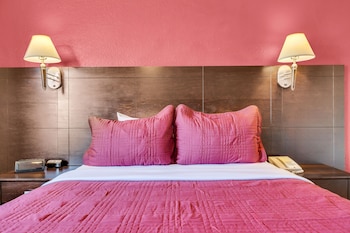 Standard Room, 1 Queen Bed