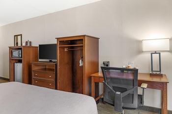 Suite, 2 Queen Beds, Hearing Accessible