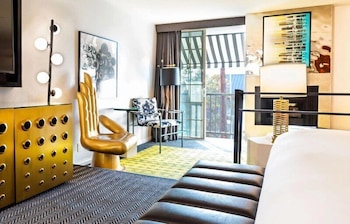 Deluxe King Suite