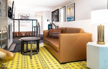 Signature Suite, 2 Queen Beds, Mobility Accessible