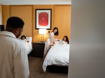 Superior Room, 2 Queen Beds (Beverly Boulevard View)