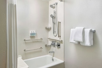Suite, 1 Bedroom, Balcony (Mobility/Hearing Accessible, Tub)