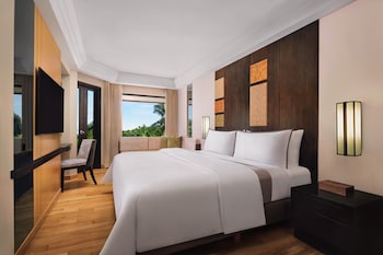 Deluxe Room, 1 King Bed, Garden View