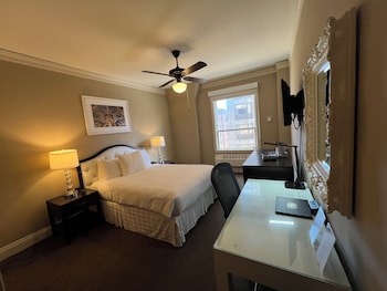 Deluxe Room, 1 Queen Bed