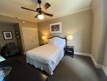 Deluxe Room, 1 Queen Bed