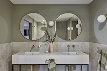 Luxury King Suite