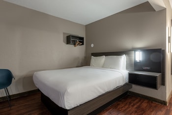 Deluxe Room, 1 Queen Bed, Accessible, Non Smoking