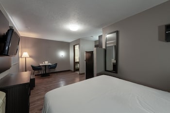 Deluxe Room, 1 Queen Bed, Accessible, Non Smoking