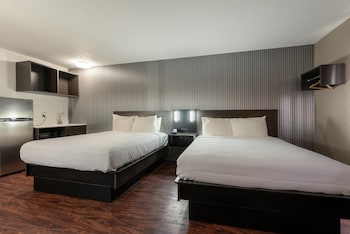 Deluxe Room, 2 Queen Beds, Non Smoking, Refrigerator & Microwave